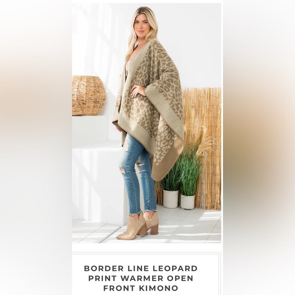 Beautiful Women’s Poncho/Wrap Shawl and Bangle Set.
#N008